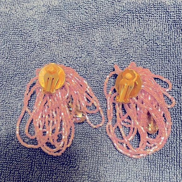 Vintage clip on beaded earrings - Picture 3 of 3